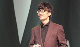 许嵩被粉丝爆料视频,揭秘偶像幕后生活